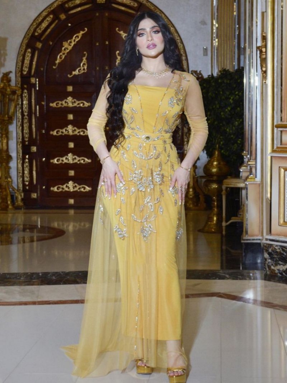 Elegant Yellow Caftan Evening  - Women Formal Wear Sale avis et prix