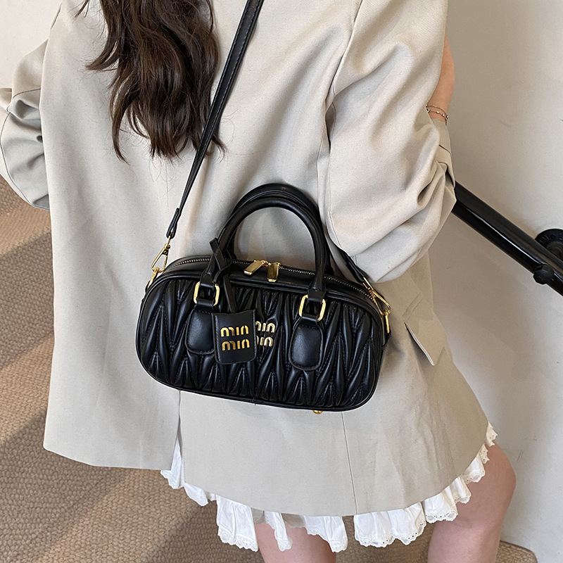 Ruched Pillow Bag, 2026 Textur - Shoulder Bag Structured avis et prix