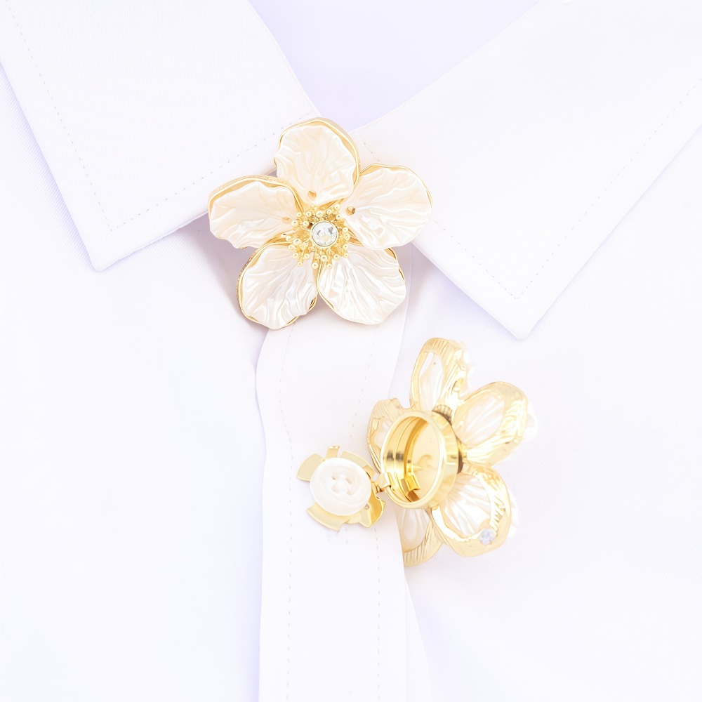 A Pair Vintage Petal Button Co - Vintage Women'S Formal Wear avis et prix